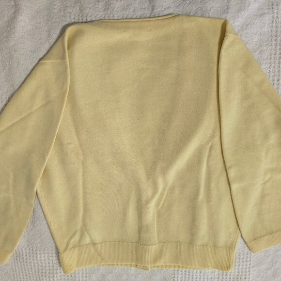 Vintage Small Butter Yellow Sweater - Picture 2 of 5